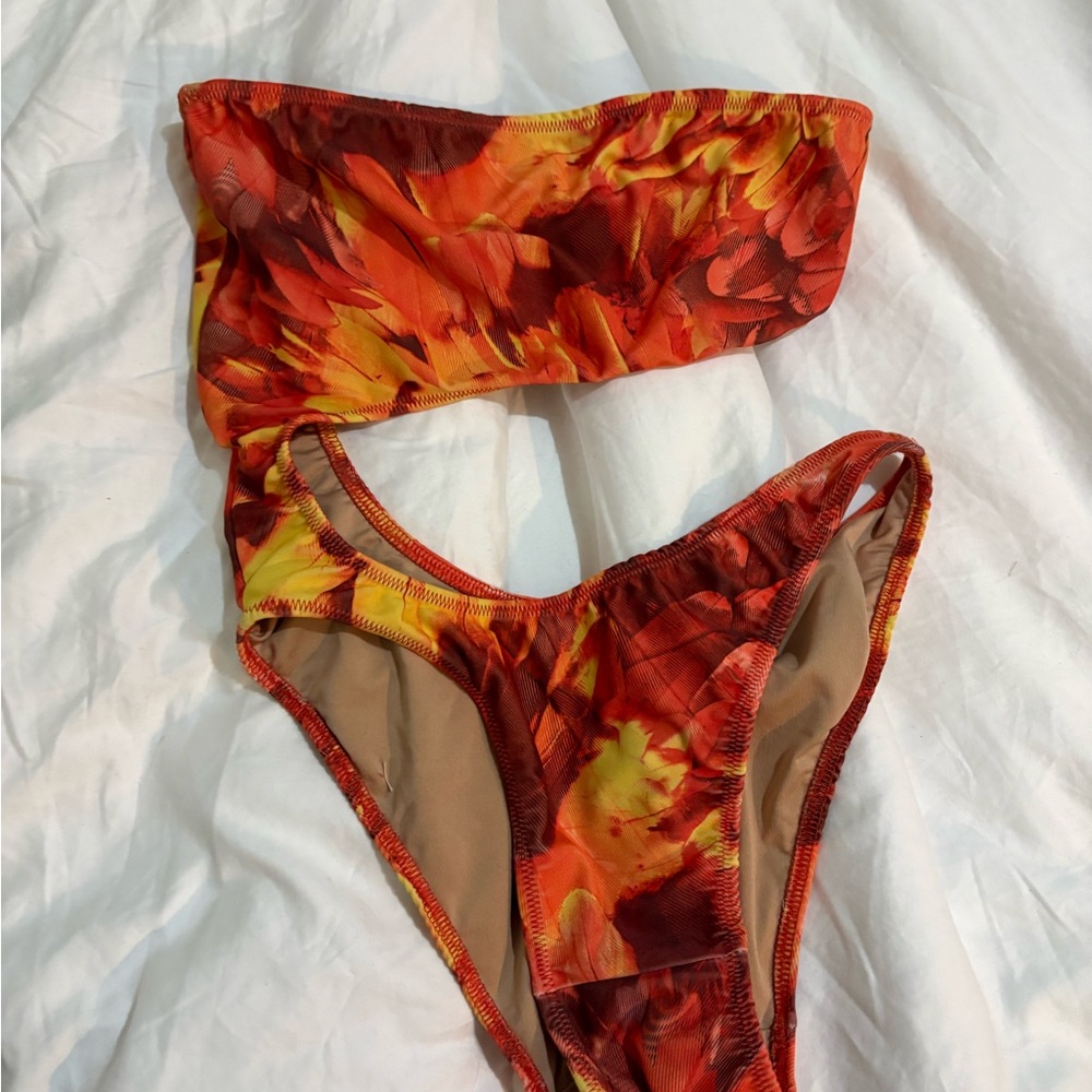 *ASO BELLA HADID Simon miller Strapless one piece